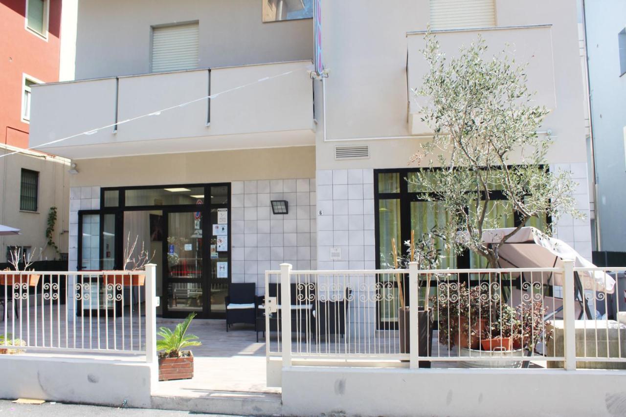 Hotel Luna ريميني المظهر الخارجي الصورة