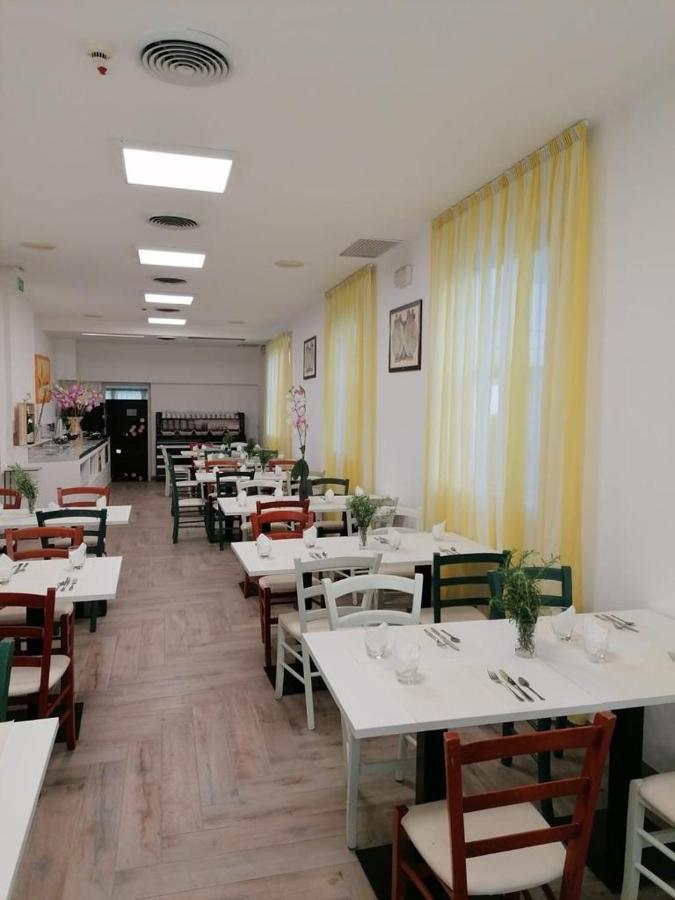Hotel Luna ريميني المظهر الخارجي الصورة